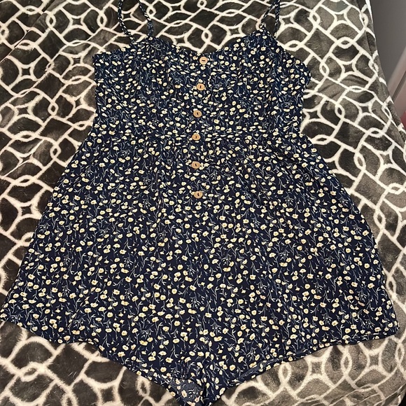 SHEIN Buttoned front floral cami romper - Picture 4 of 4